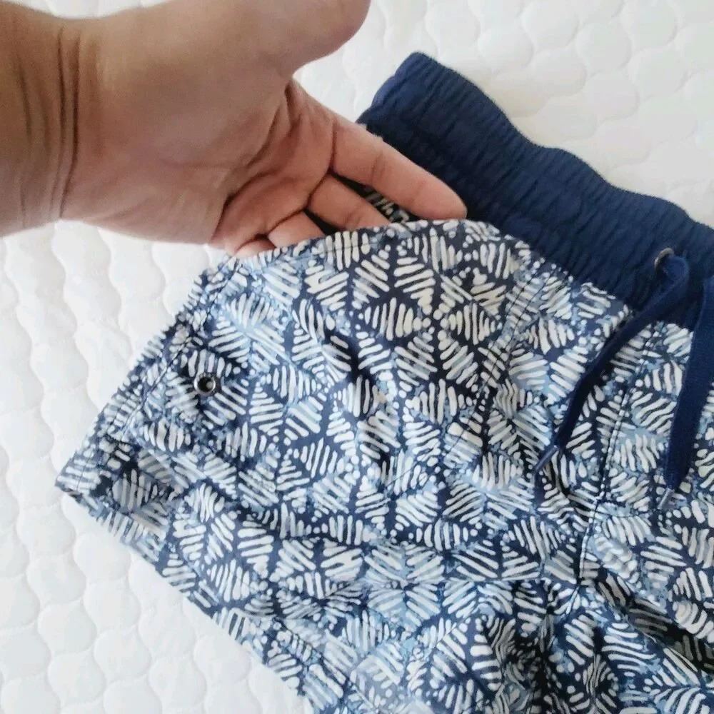 PATAGONIA Girls Batik COSTA RICA BAGGIES Swim shorts Unlined Size L